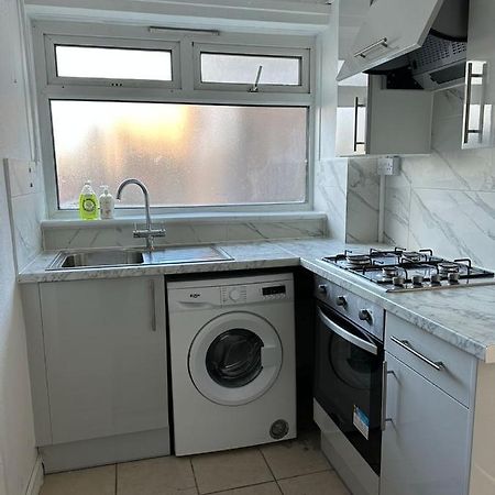 Cheerful Double Room For Single Use لندن المظهر الخارجي الصورة