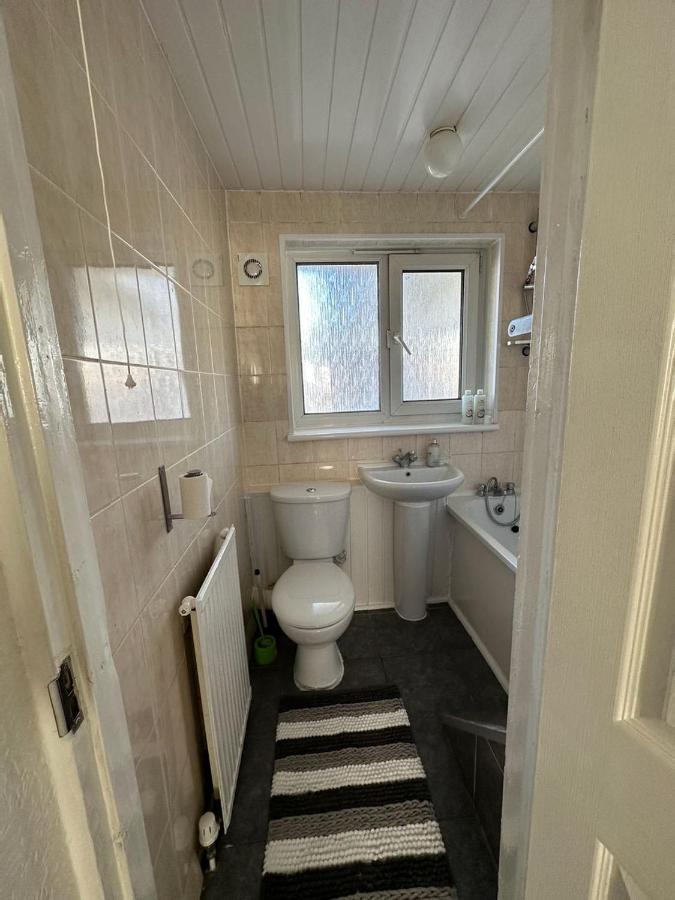 Cheerful Double Room For Single Use لندن المظهر الخارجي الصورة