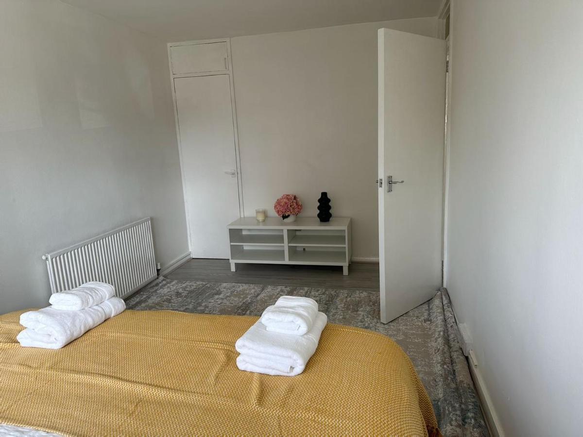 Cheerful Double Room For Single Use لندن المظهر الخارجي الصورة